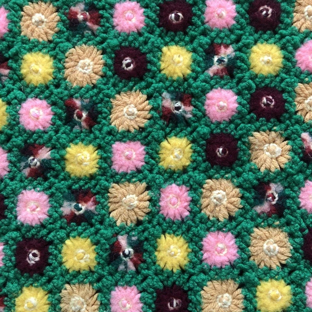Handmade Knit Blanket Daisy Flower Granny Throw Vintage MCM 51